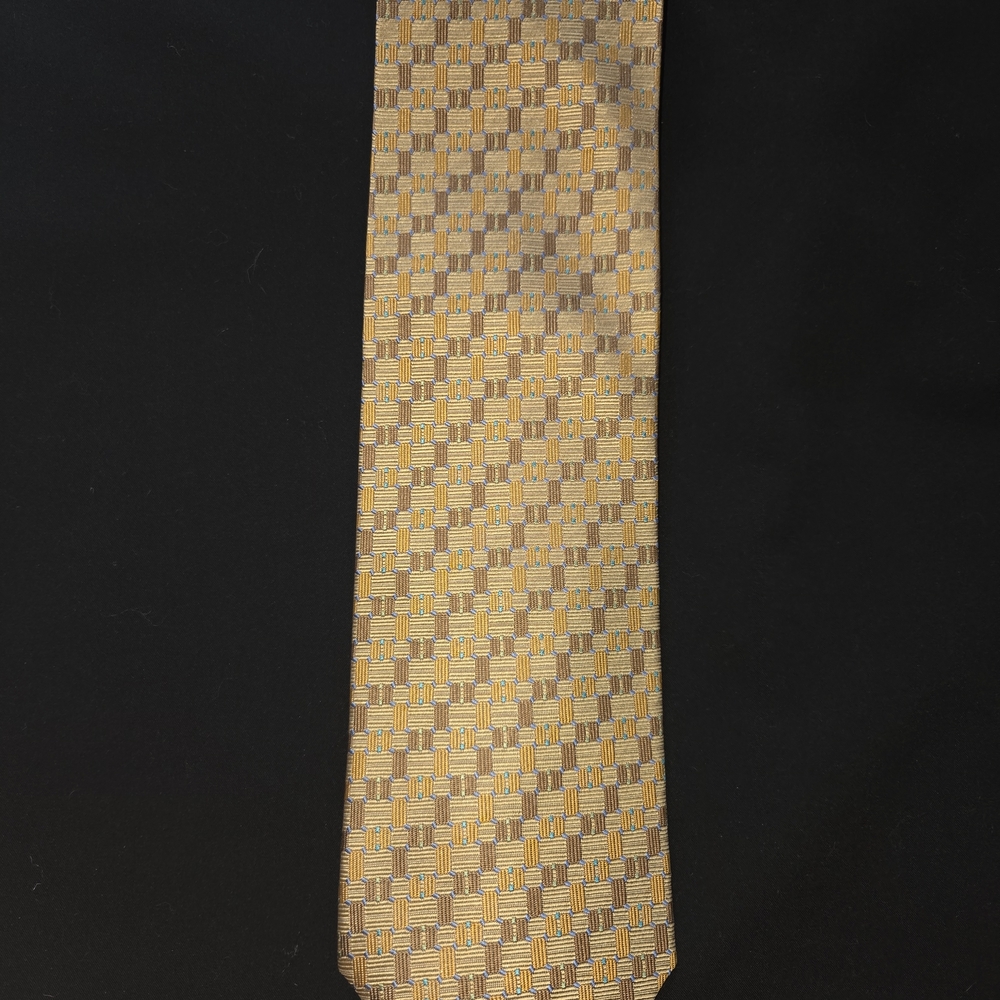 Elegant Gold Patterned Tie